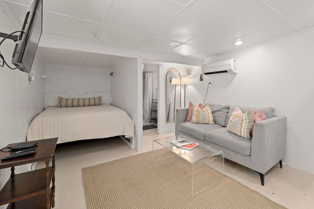 8 Poinciana Ave, St Augustine, FL 32084