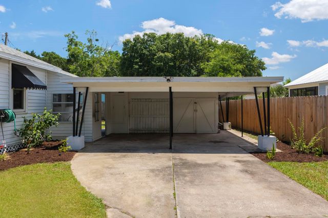 8 Poinciana Ave, St Augustine, FL 32084