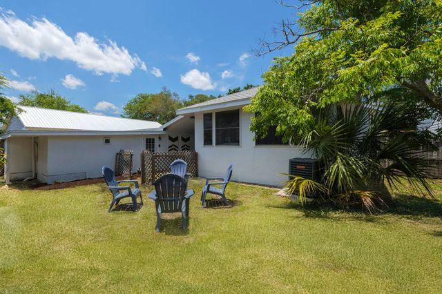 8 Poinciana Ave, St Augustine, FL 32084