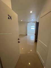 2614 SW 8th St 24, Miami, FL 33135