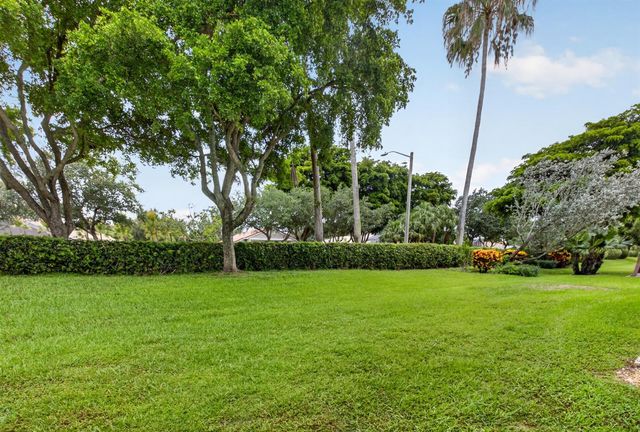 7180 Francisco Bend Drive, Delray Beach, FL 33446