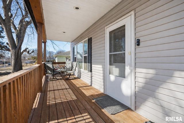 1311 LAWNDALE Avenue, Pekin, IL 61554