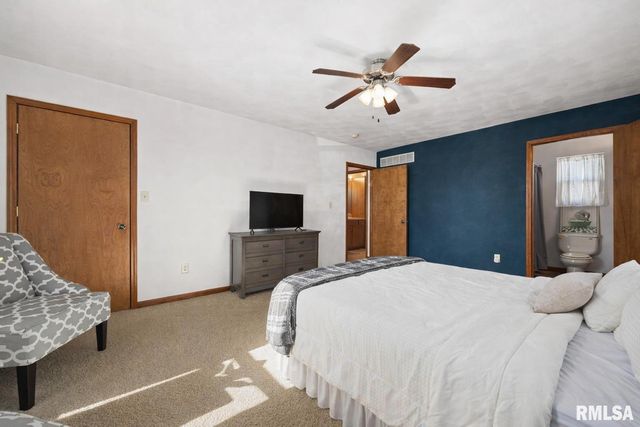 1311 LAWNDALE Avenue, Pekin, IL 61554