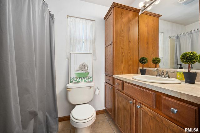 1311 LAWNDALE Avenue, Pekin, IL 61554