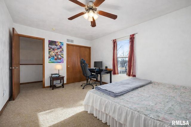 1311 LAWNDALE Avenue, Pekin, IL 61554