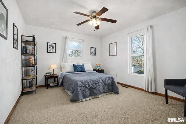 1311 LAWNDALE Avenue, Pekin, IL 61554