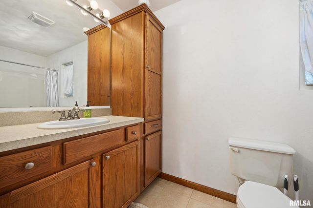 1311 LAWNDALE Avenue, Pekin, IL 61554