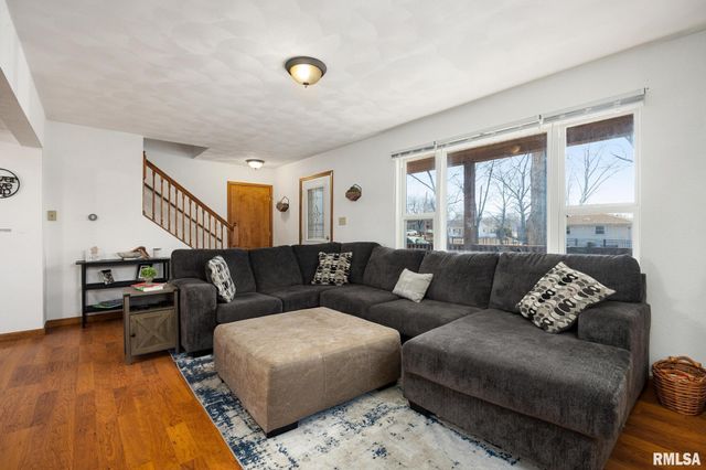 1311 LAWNDALE Avenue, Pekin, IL 61554