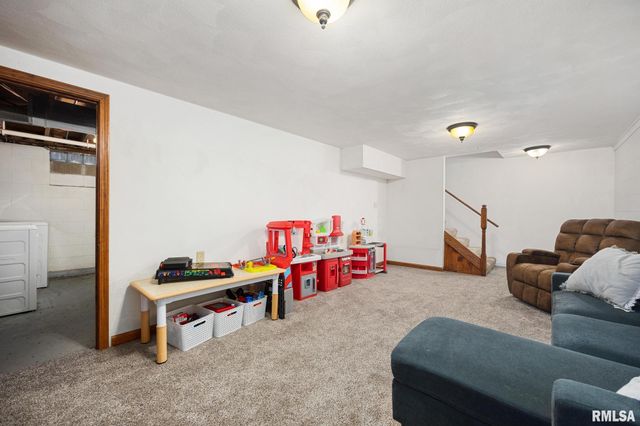 1311 LAWNDALE Avenue, Pekin, IL 61554