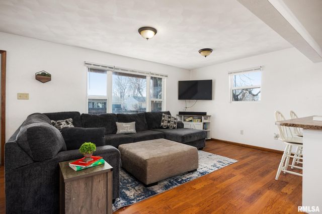 1311 LAWNDALE Avenue, Pekin, IL 61554