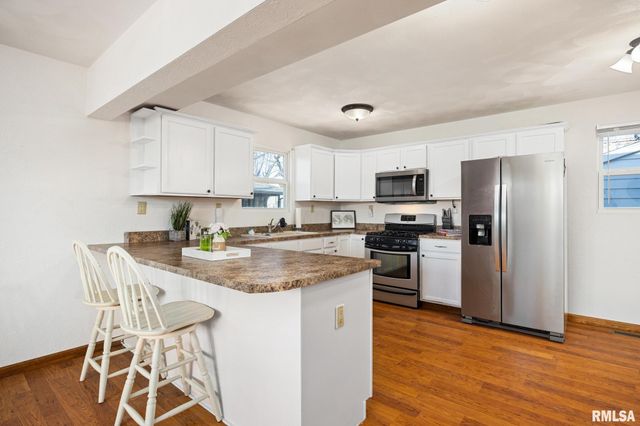 1311 LAWNDALE Avenue, Pekin, IL 61554