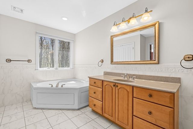 218 Rangeway Rd 232, Billerica, MA 01862