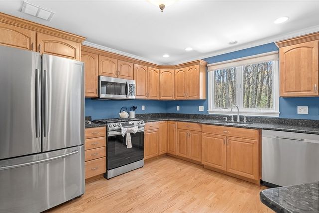 218 Rangeway Rd 232, Billerica, MA 01862