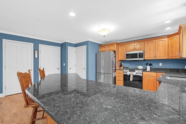 218 Rangeway Rd 232, Billerica, MA 01862