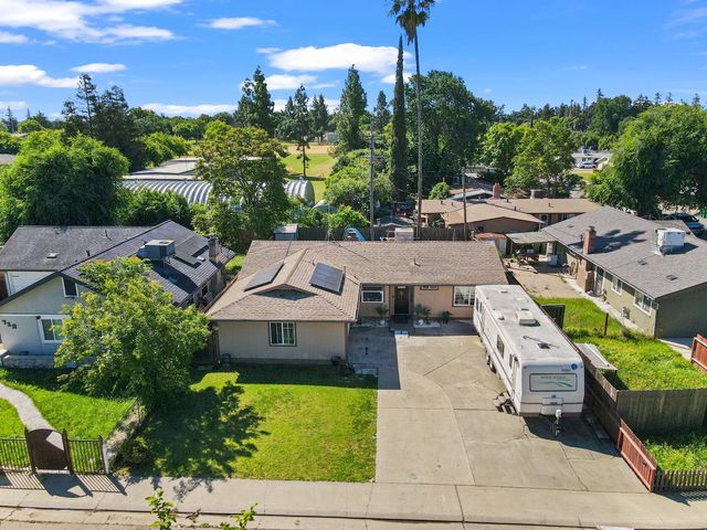 714 E Barrymore St, Stockton, CA 95204