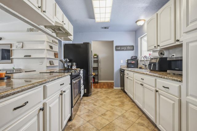 714 E Barrymore St, Stockton, CA 95204
