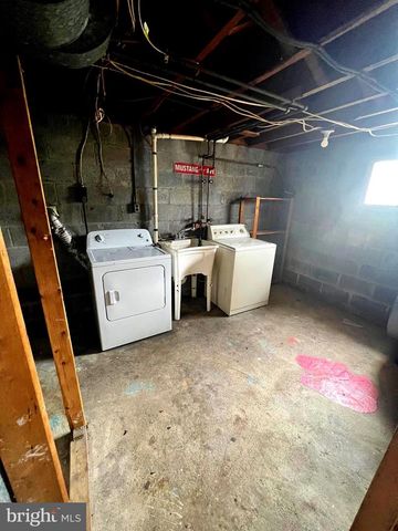 2023 MIDDLEBOROUGH RD, Baltimore, MD 21221