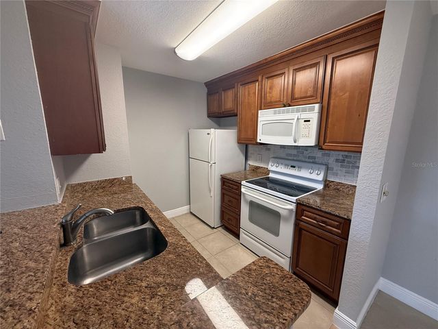 8932 MANOR LOOP 205, Lakewood Ranch, FL 34202