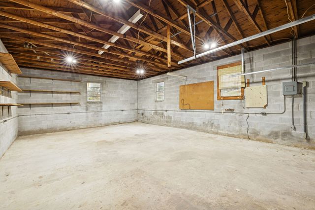 205 Edmondson Ferry Rd, Clarksville, TN 37040