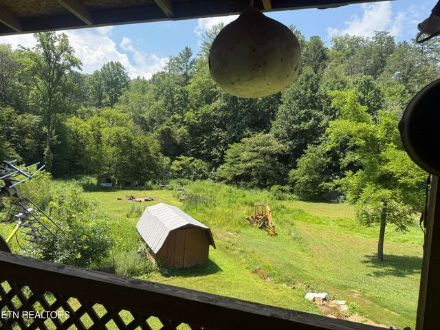 4040 Camp Hollow Rd, Sevierville, TN 37876