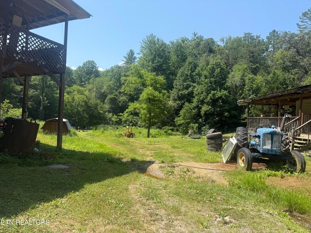 4040 Camp Hollow Rd, Sevierville, TN 37876