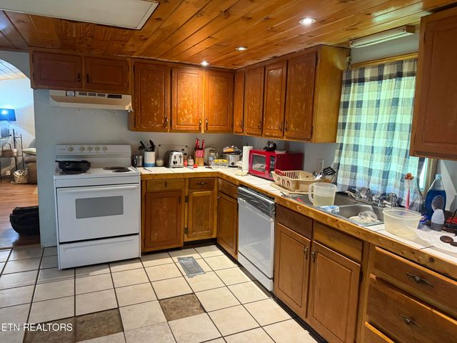 4040 Camp Hollow Rd, Sevierville, TN 37876