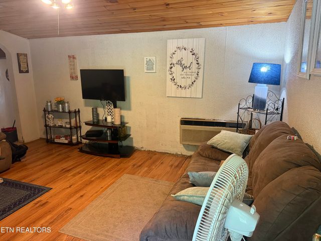4040 Camp Hollow Rd, Sevierville, TN 37876