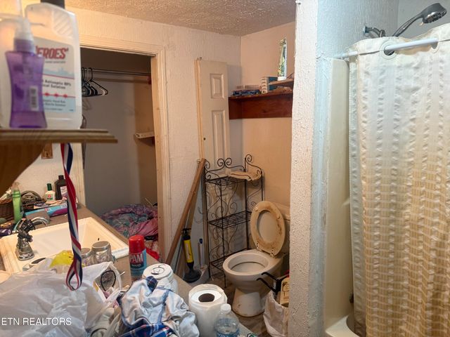 4040 Camp Hollow Rd, Sevierville, TN 37876