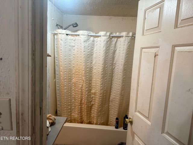 4040 Camp Hollow Rd, Sevierville, TN 37876