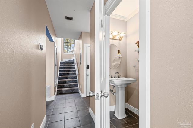 120 Baybridge Dr, Gulf Breeze, FL 32561