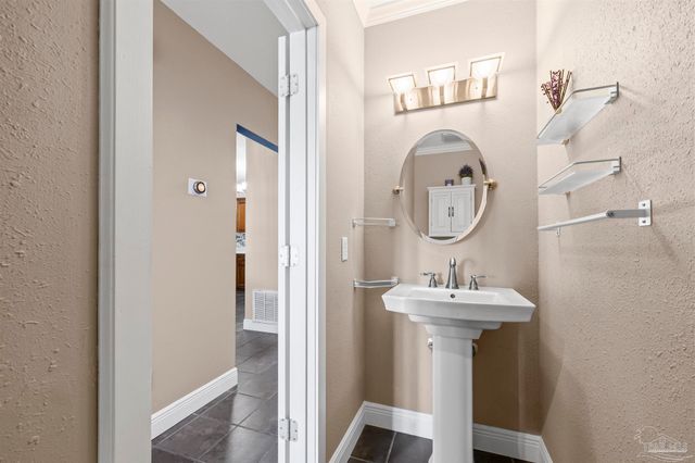 120 Baybridge Dr, Gulf Breeze, FL 32561