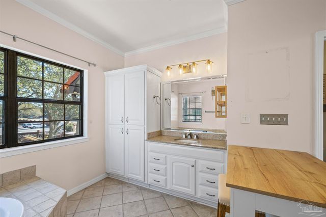 120 Baybridge Dr, Gulf Breeze, FL 32561