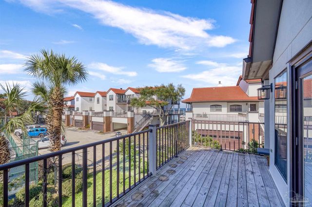 120 Baybridge Dr, Gulf Breeze, FL 32561