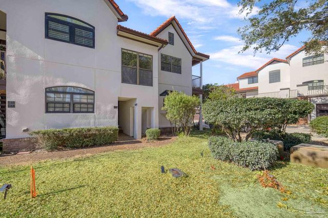 120 Baybridge Dr, Gulf Breeze, FL 32561