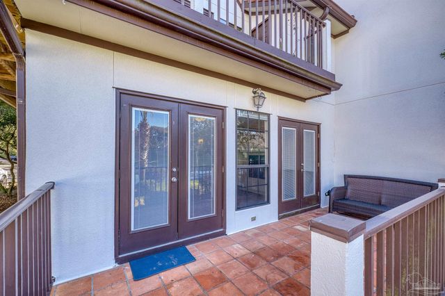 120 Baybridge Dr, Gulf Breeze, FL 32561