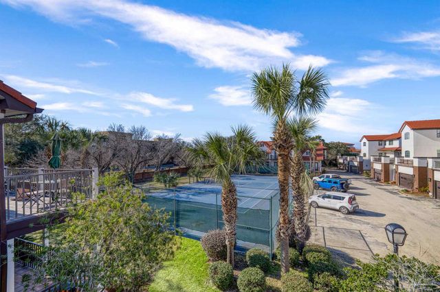 120 Baybridge Dr, Gulf Breeze, FL 32561