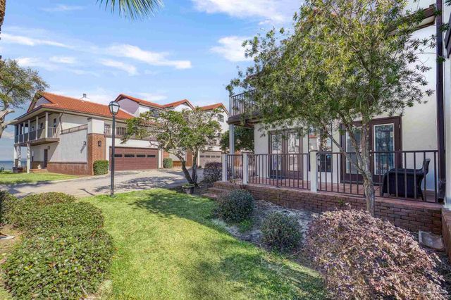 120 Baybridge Dr, Gulf Breeze, FL 32561
