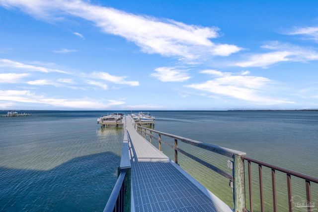 120 Baybridge Dr, Gulf Breeze, FL 32561