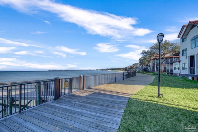 120 Baybridge Dr, Gulf Breeze, FL 32561