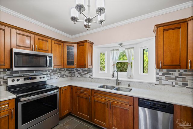 120 Baybridge Dr, Gulf Breeze, FL 32561