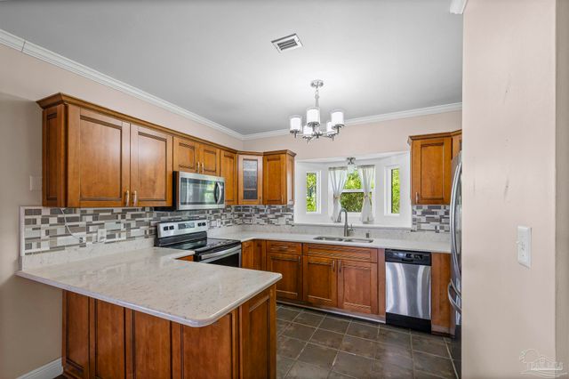 120 Baybridge Dr, Gulf Breeze, FL 32561