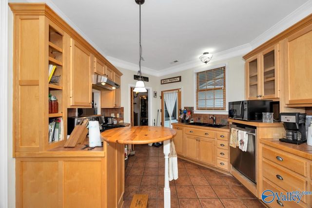 70 Cardinal Drive, Guntersville, AL 35976