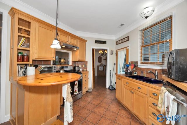 70 Cardinal Drive, Guntersville, AL 35976