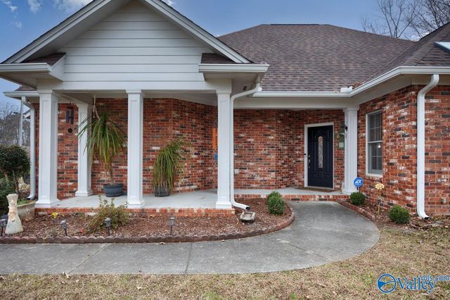 70 Cardinal Drive, Guntersville, AL 35976