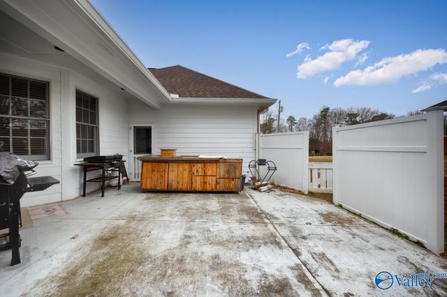 70 Cardinal Drive, Guntersville, AL 35976