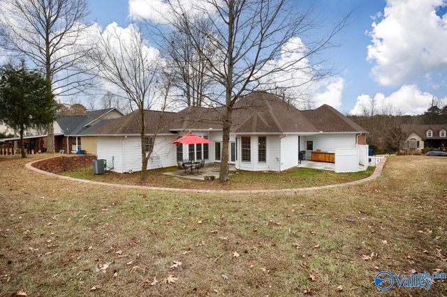 70 Cardinal Drive, Guntersville, AL 35976