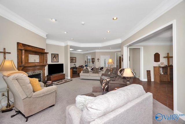 70 Cardinal Drive, Guntersville, AL 35976