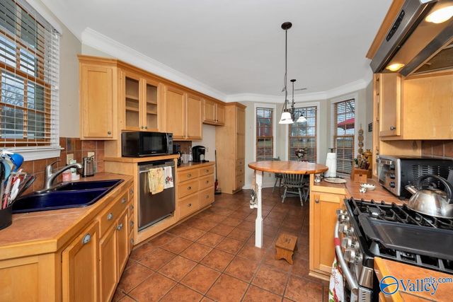 70 Cardinal Drive, Guntersville, AL 35976