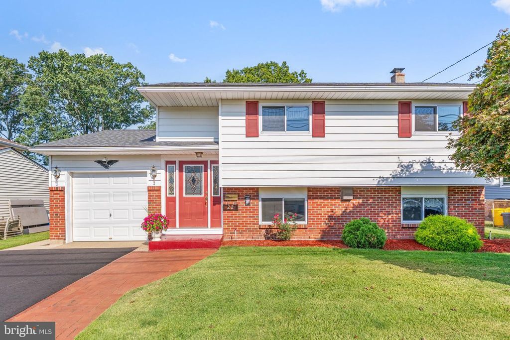 22 OVINGTON DR, Hamilton, NJ 08620