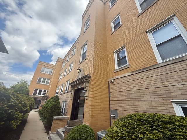 4856 W WARNER Avenue 2N, Chicago, IL 60641